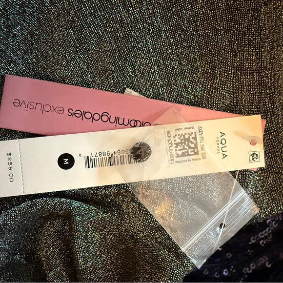 Elegant One-Shoulder Metallic Dress - Picture 3 of 3